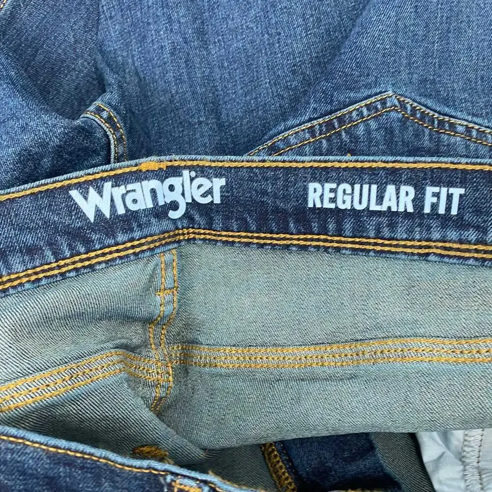 Wrangler Blue Cotton Blend Straight Jeans | Men’s 32 Regular